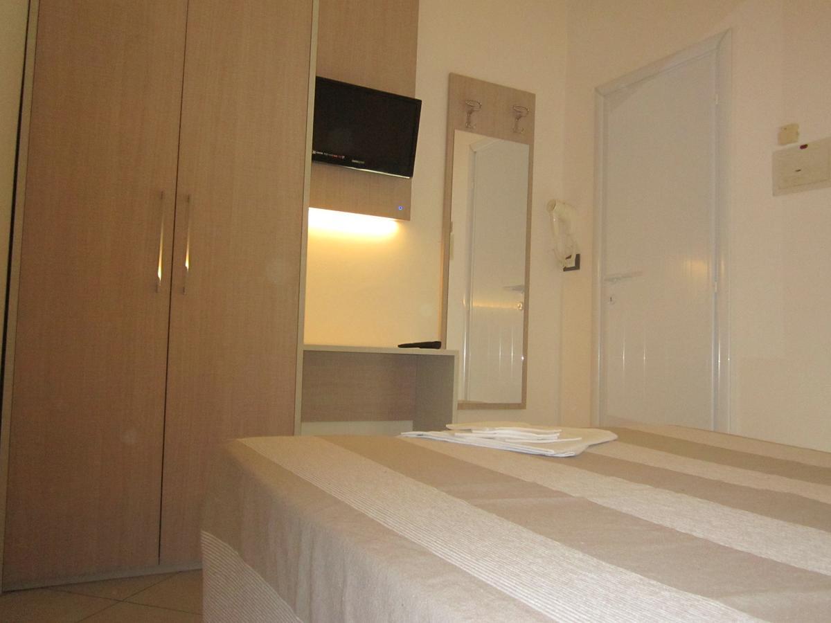 Hotel Andrea'S Rimini Exterior foto