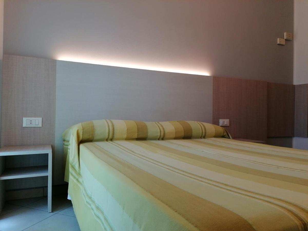 Hotel Andrea'S Rimini Exterior foto